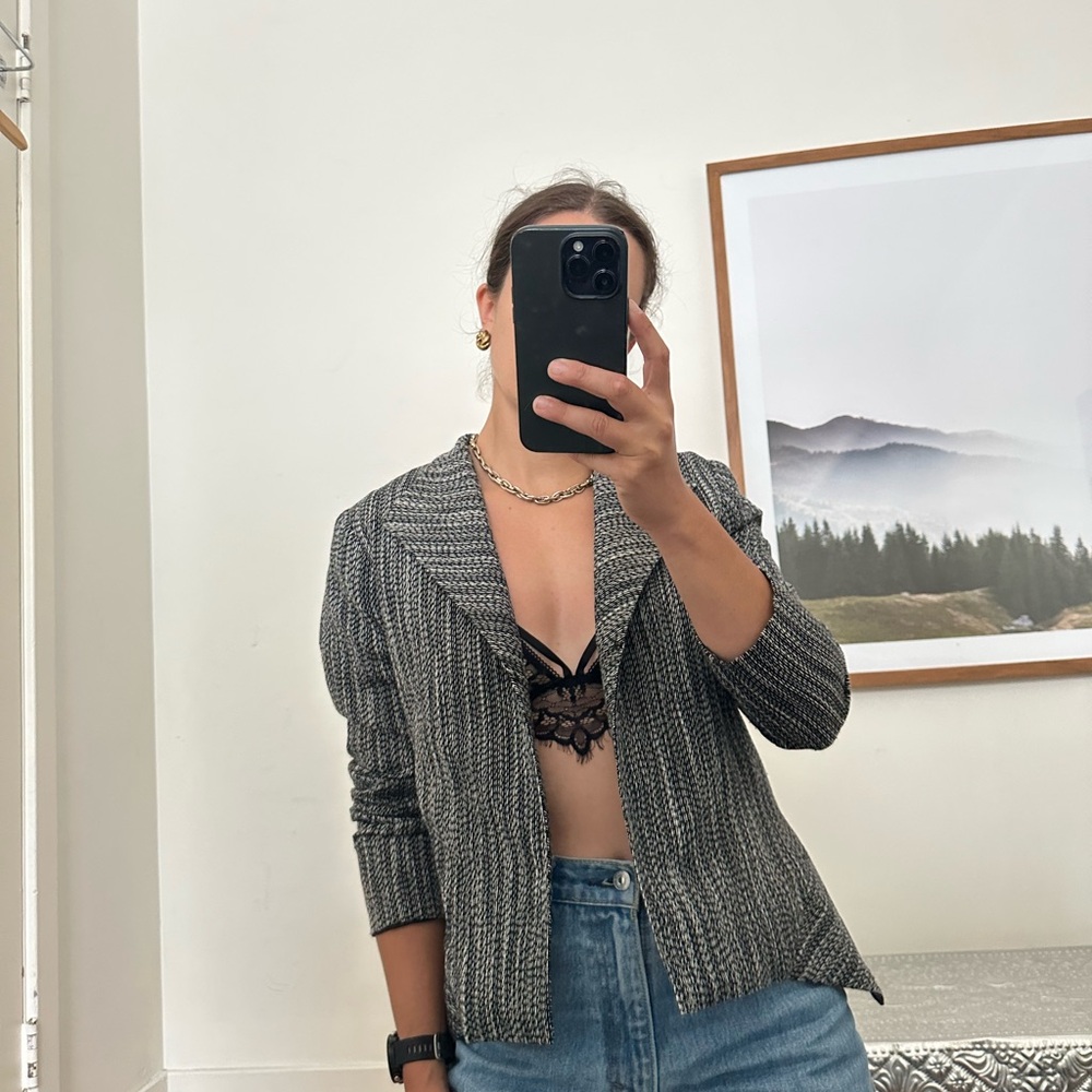 Elegant Women's Black and White Blazer